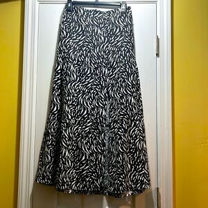 NWT Nine West Black and White Pattern Long Skirt with Front Slit - Size XS